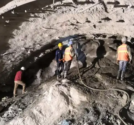 印江拱顶带模注浆料的施工流程及注意事项